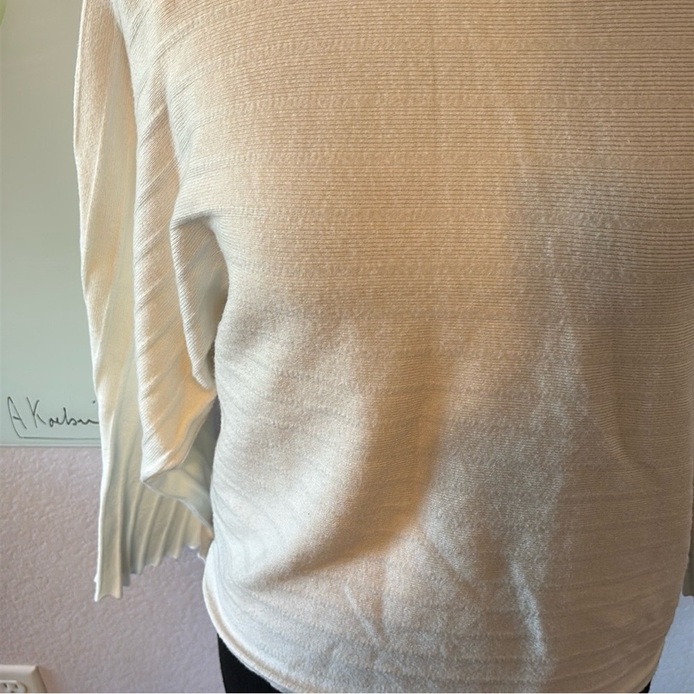 Tahari sweater size XS - Picture 2 of 6